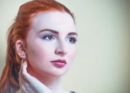 Pourquoi la couleur rousse est tendance en 2021 pour les femmes de plus de 40 ans ? 4 fille cheveux roux jpg