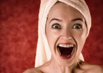 Les dents jaunes peuvent-elles devenir blanches ? 4 woman dent