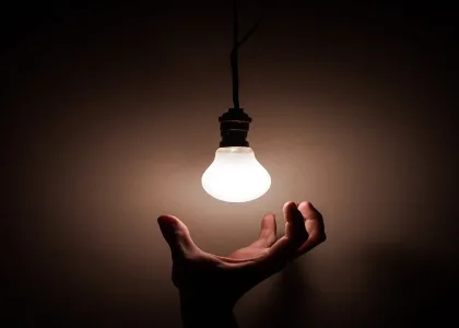 Qu'est-ce qui fait un panneau électrique triphasé différent d'un panneau électrique monophasé ? 6 ampoule jpg