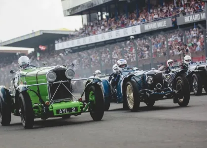vieille voiture de course jpg