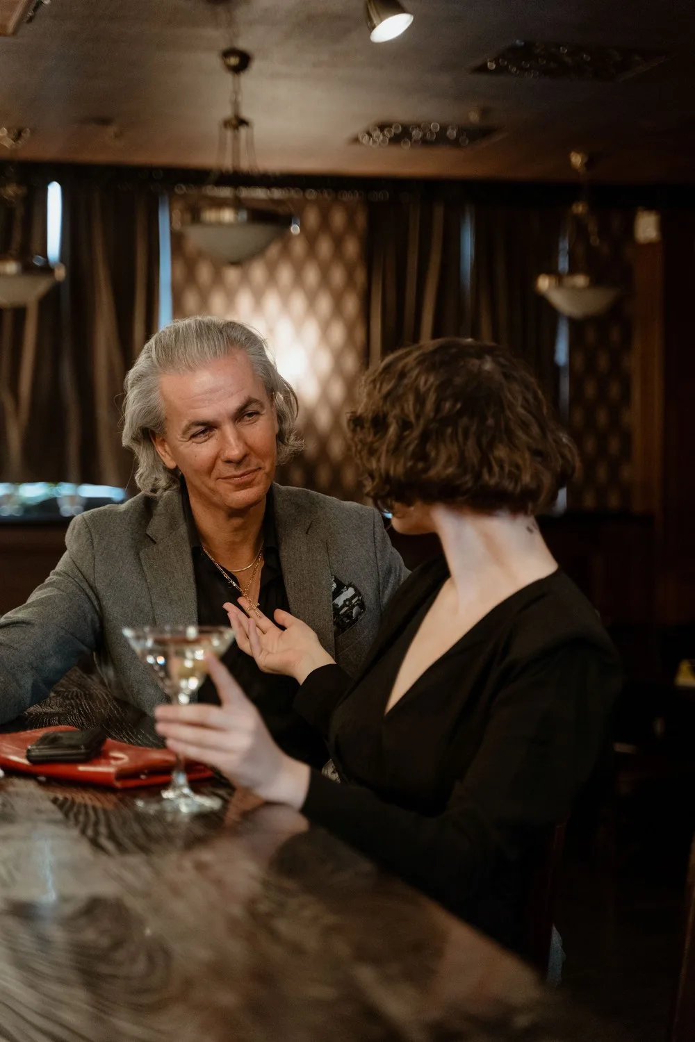 Rencontres discrètes : les meilleurs spots pour un rendez-vous secret 2 bar discret 2