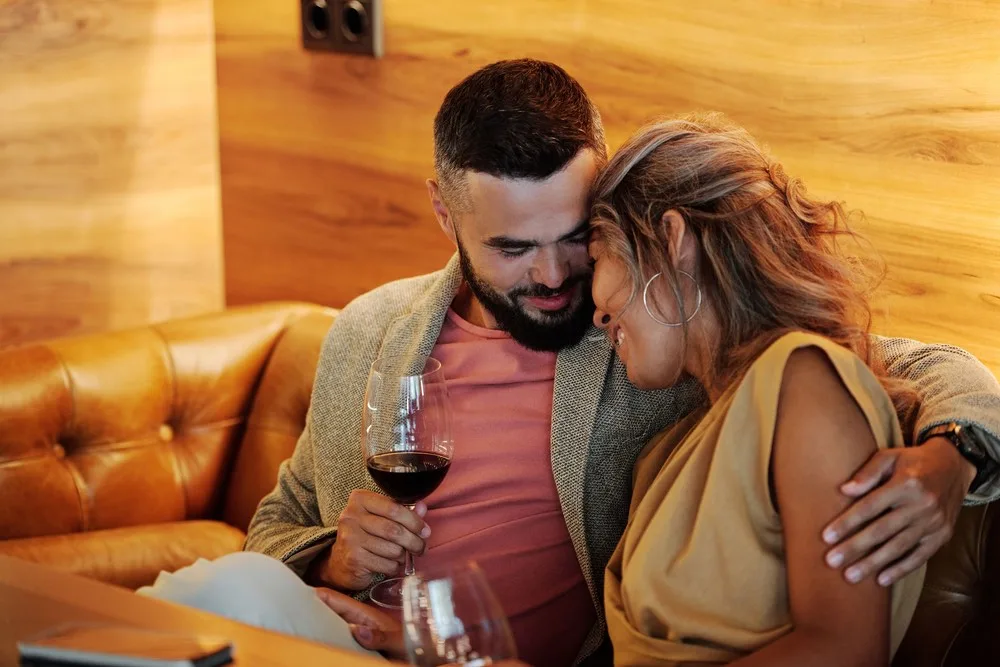 Rencontres discrètes : les meilleurs spots pour un rendez-vous secret 4 bar discret 3